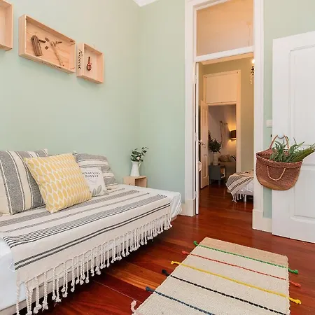 Warm & Beautiful 3 Bedroom In Anjos Apartmán