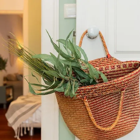 Warm & Beautiful 3 Bedroom In Anjos Apartmán Lisboa
